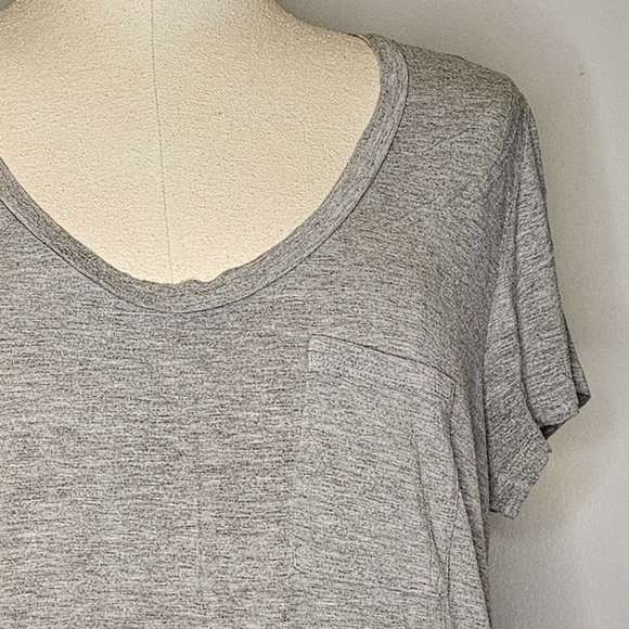 Low scoop neck loose fitting grey tee shirt - Picture 3 of 4